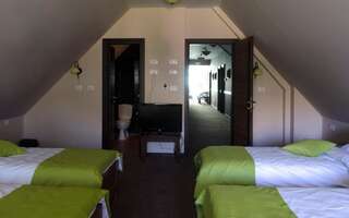 Отель Hotel Monte Rosa Цетине Восьмиместный номер-3