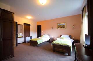 Отель Hotel Monte Rosa Цетине Трехместный номер-2