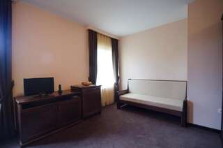 Отель Hotel Monte Rosa Цетине Трехместный номер-3